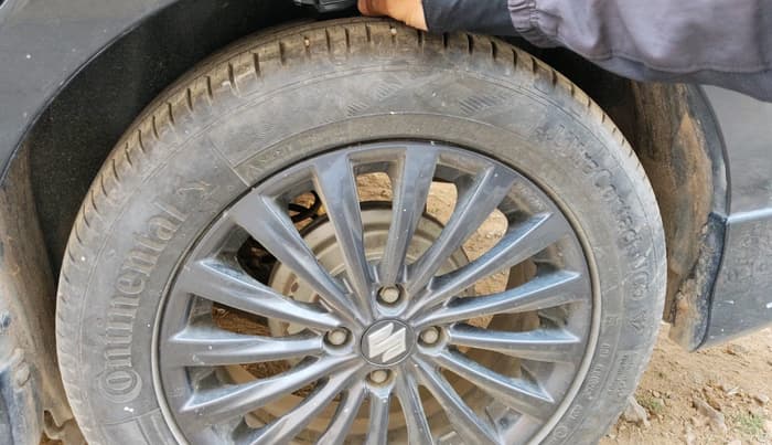 2016 Maruti Ciaz ZXI+ RS, Petrol, Manual, 59,139 km, tyre