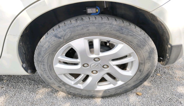 2012 Maruti Swift Dzire ZXI, Petrol, Manual, 24,596 km, tyre