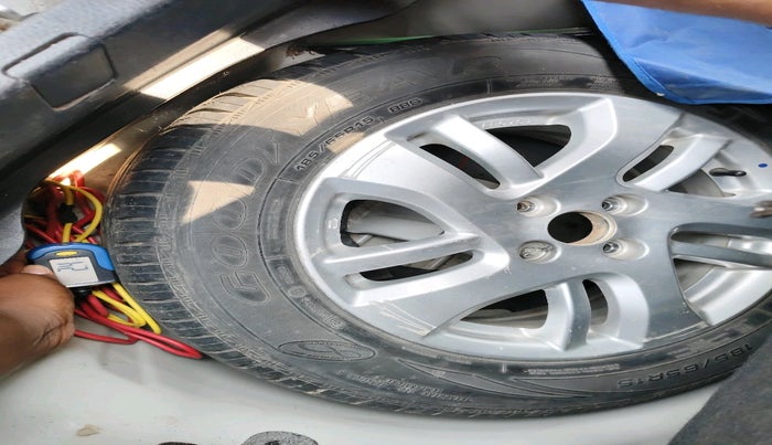 2012 Maruti Swift Dzire ZXI, Petrol, Manual, 24,596 km, tyre