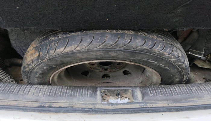 2013 Hyundai Santro Xing GLS, CNG, Manual, 1,25,061 km, tyre