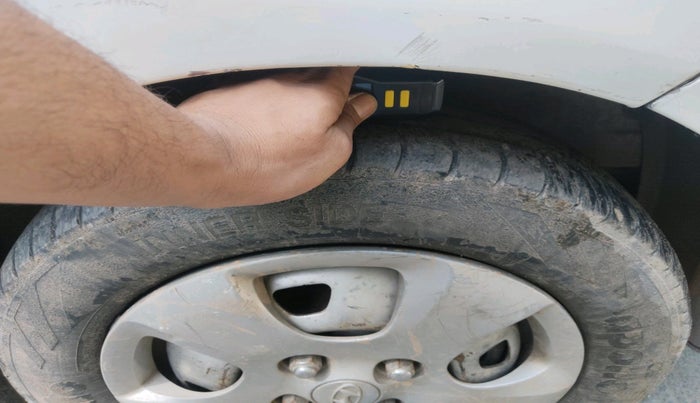 2013 Hyundai Santro Xing GLS, CNG, Manual, 1,25,061 km, tyre