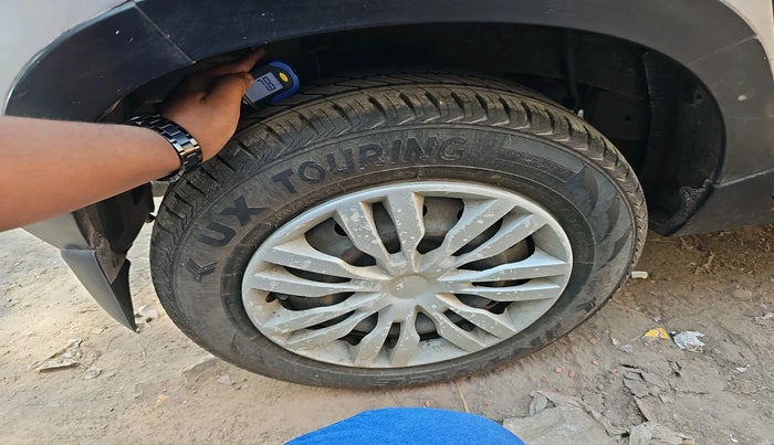 2016 Mahindra Kuv100 K4 6 STR, Petrol, Manual, 73,362 km, tyre