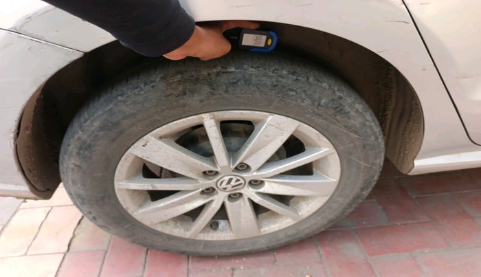 2016 Volkswagen Ameo HIGHLINE DSG 1.5 DIESEL , Diesel, Automatic, 1,08,130 km, tyre