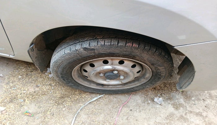 2011 Maruti Wagon R 1.0 LXI CNG, CNG, Manual, 1,22,615 km, tyre