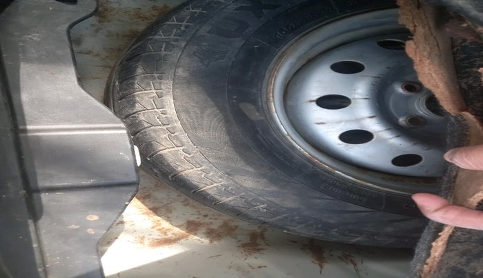 2023 Maruti Dzire TOUR S CNG, CNG, Manual, 49,441 km, tyre