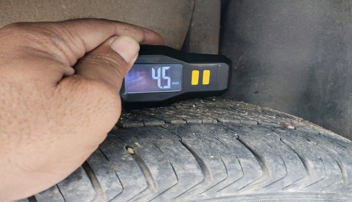 2008 Ford Fiesta SXI 1.4 DIESEL, Diesel, Manual, 2,07,838 km, tyre