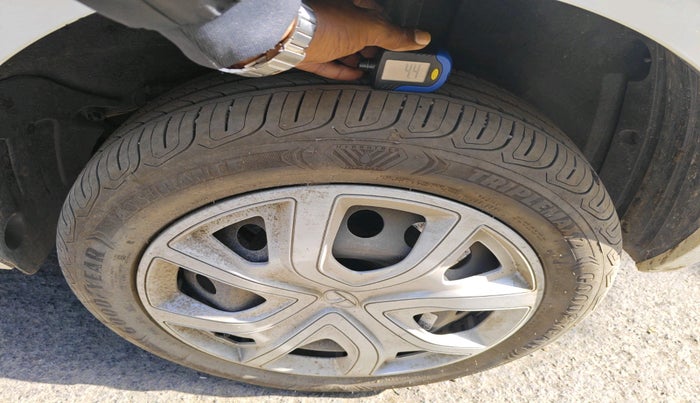 2022 Tata ALTROZ XTA, Petrol, Automatic, 5,448 km, tyre