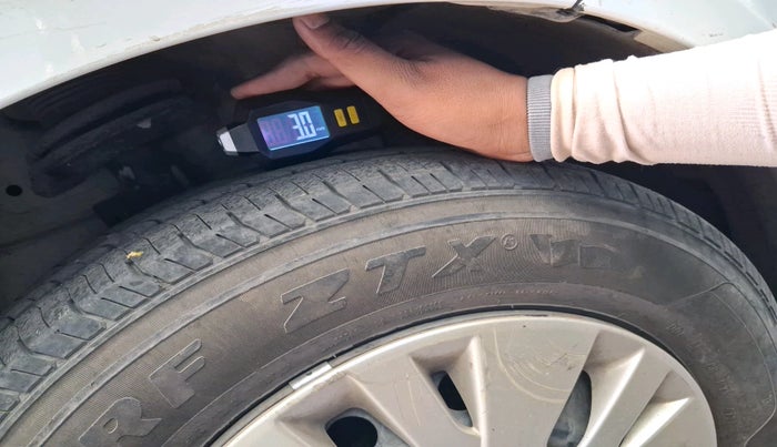 2013 Maruti Swift VXI, Petrol, Manual, 97,945 km, tyre