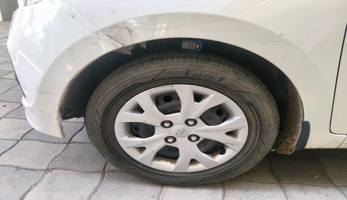 2016 Hyundai Grand i10 MAGNA 1.2 KAPPA VTVT, Petrol, Manual, 1,07,444 km, tyre