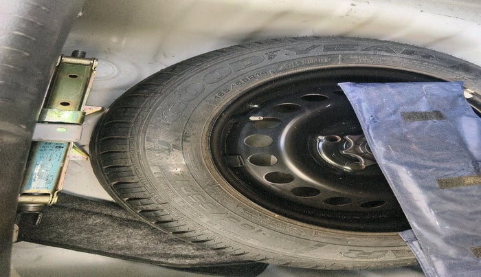 2016 Hyundai Grand i10 MAGNA 1.2 KAPPA VTVT, Petrol, Manual, 1,07,444 km, tyre