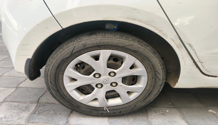 2016 Hyundai Grand i10 MAGNA 1.2 KAPPA VTVT, Petrol, Manual, 1,07,444 km, tyre