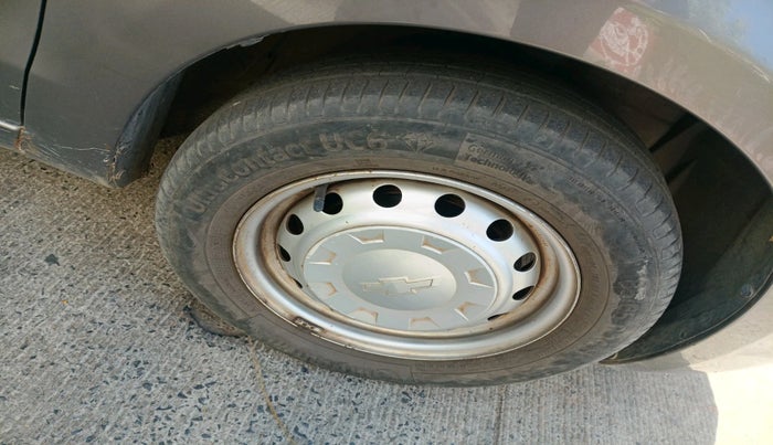 2016 Chevrolet Sail 1.2 BASE, CNG, Manual, 1,06,479 km, tyre