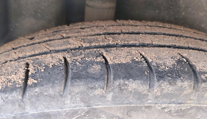 2016 Volkswagen Polo HIGHLINE1.5L, Diesel, Manual, 86,945 km, tyre