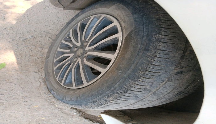 2017 Maruti Dzire ZDI PLUS, Diesel, Manual, 1,90,810 km, tyre