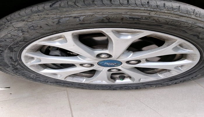 2013 Ford Figo TITANIUM 1.4 DIESEL, Diesel, Manual, 1,42,748 km, tyre