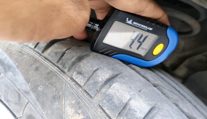 2013 Ford Figo TITANIUM 1.4 DIESEL, Diesel, Manual, 1,42,748 km, tyre