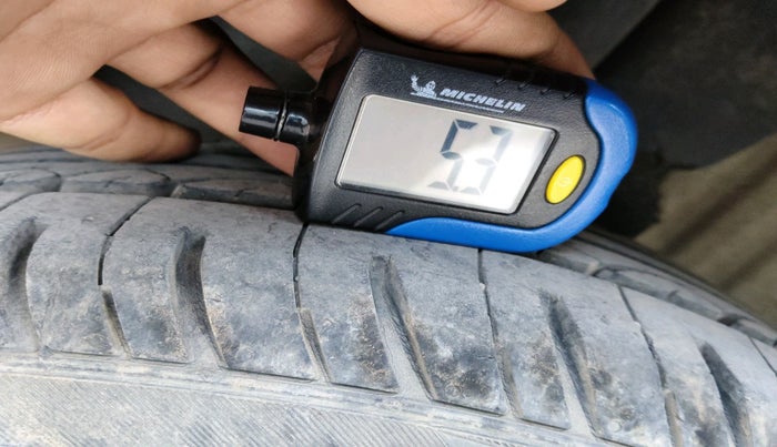 2013 Ford Figo TITANIUM 1.4 DIESEL, Diesel, Manual, 1,42,748 km, tyre