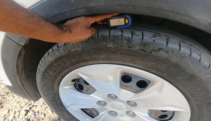 2017 Hyundai Creta E PLUS 1.6 PETROL, Petrol, Manual, 1,08,453 km, tyre