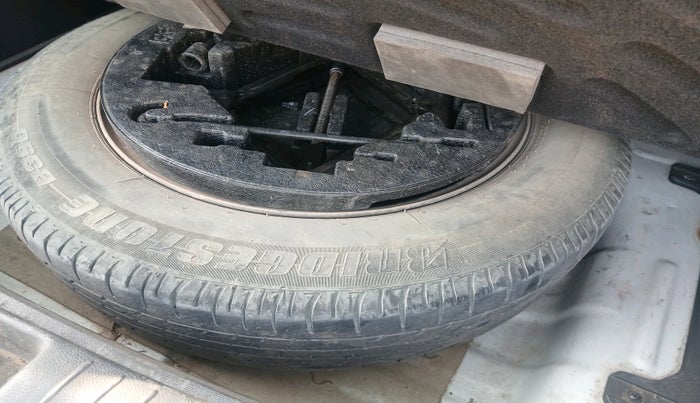 2017 Hyundai Creta E PLUS 1.6 PETROL, Petrol, Manual, 1,08,453 km, tyre