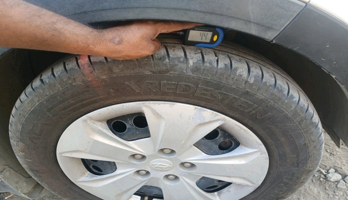 2017 Hyundai Creta E PLUS 1.6 PETROL, Petrol, Manual, 1,08,453 km, tyre