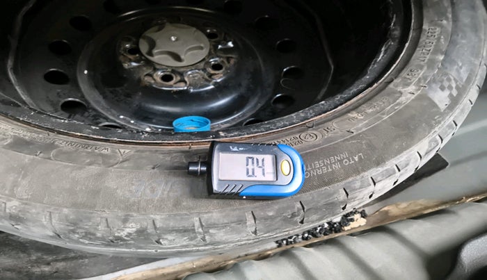 2011 Nissan Teana 250XV, CNG, Automatic, 1,11,761 km, tyre