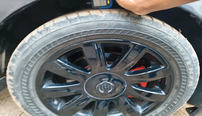 2011 Nissan Teana 250XV, CNG, Automatic, 1,11,761 km, tyre