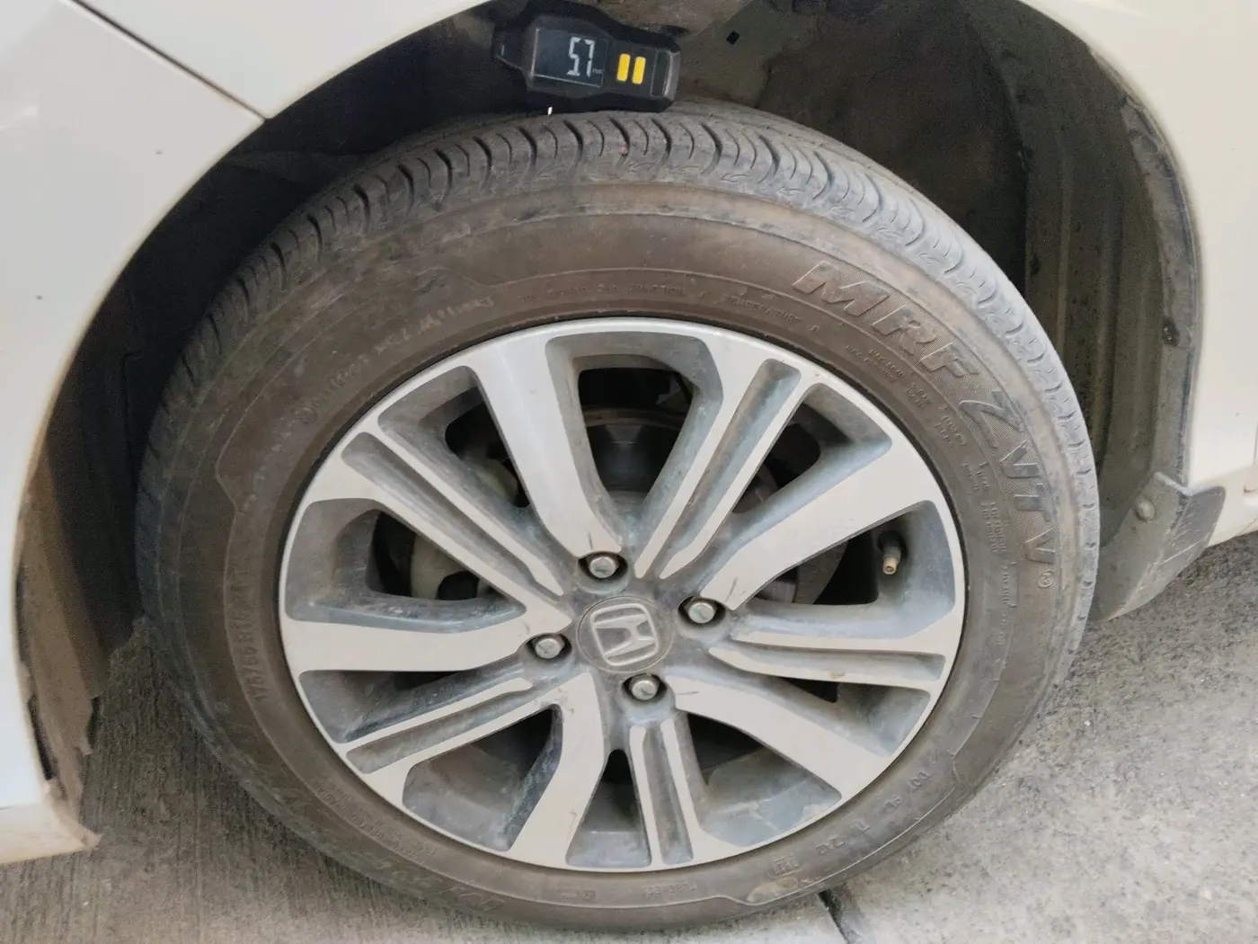 2023 Honda Amaze 1.2L I-VTEC VX CVT, Petrol, Automatic, 21,346 km, tyre