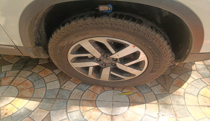 2021 Tata Harrier XZA PLUS 2.0L, Diesel, Automatic, 81,126 km, tyre