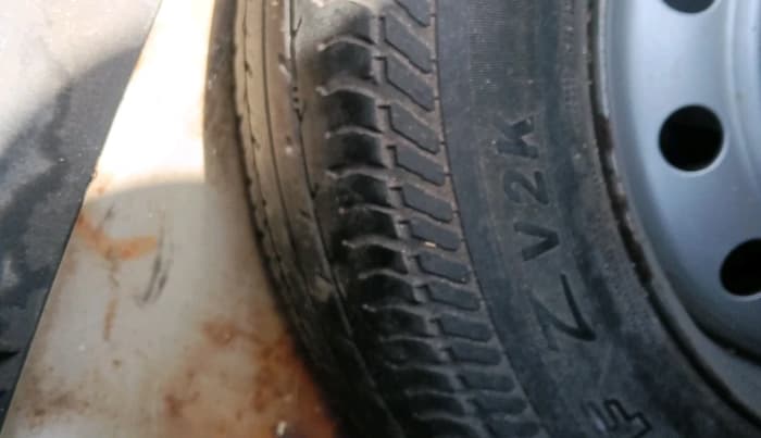 2011 Maruti Swift Dzire LXI, CNG, Manual, 1,48,971 km, tyre