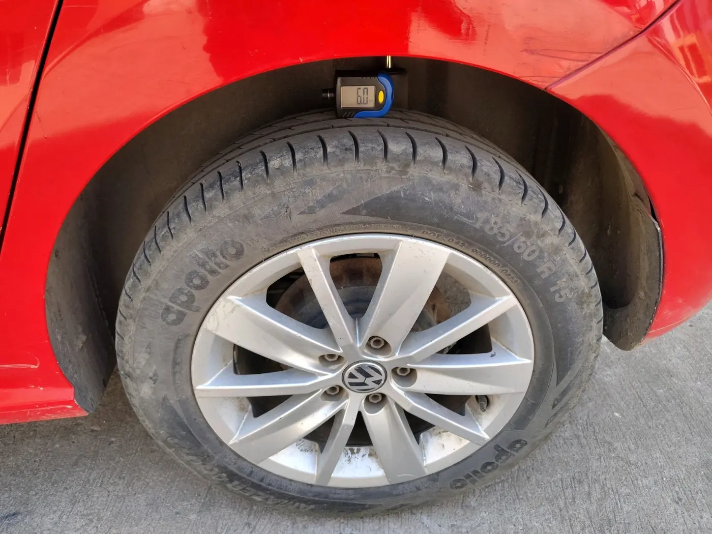 2016 Volkswagen Polo HIGHLINE1.5L, Diesel, Manual, 1,01,870 km, tyre