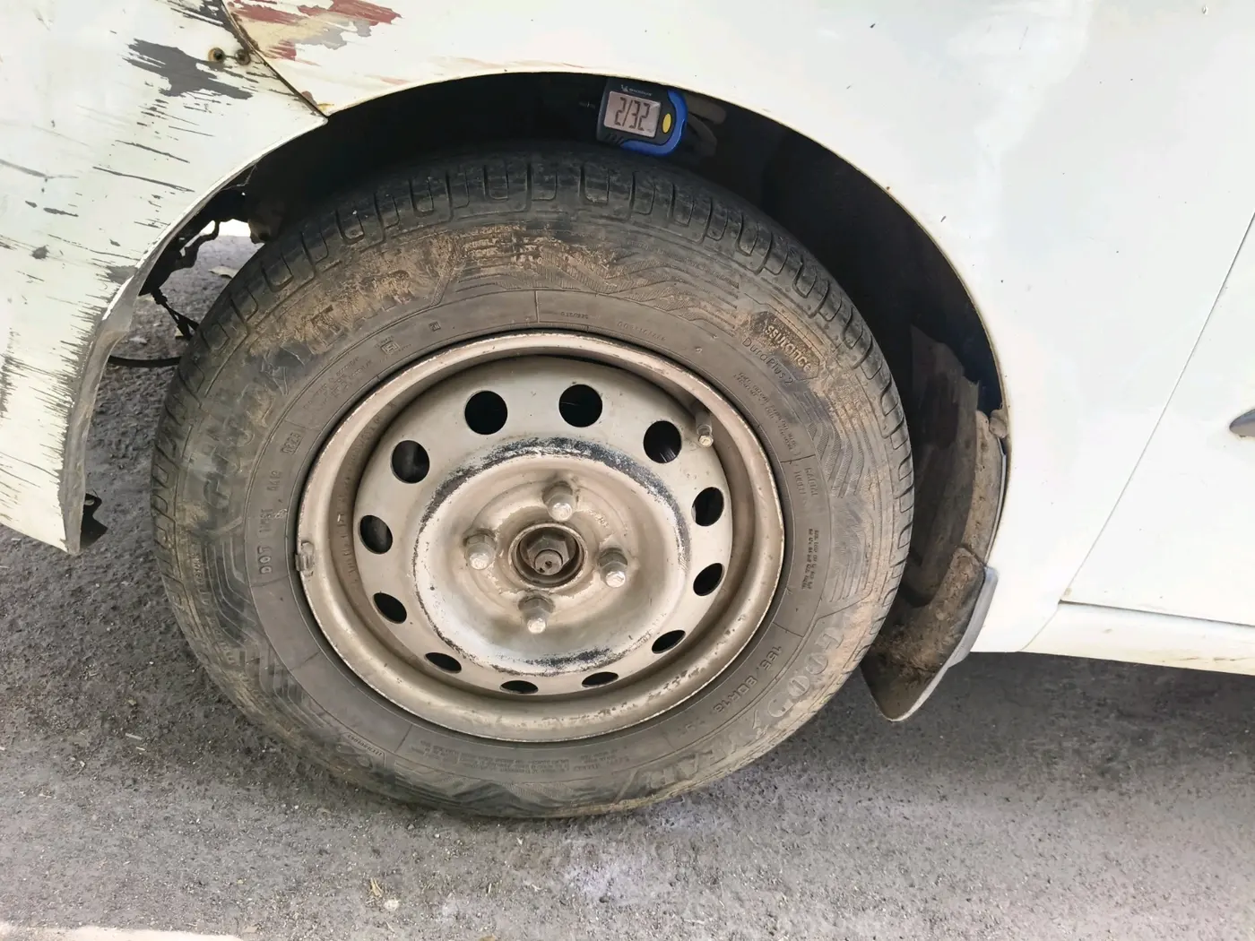 2012 Hyundai i10 ERA 1.1, CNG, Manual, 1,63,530 km, tyre