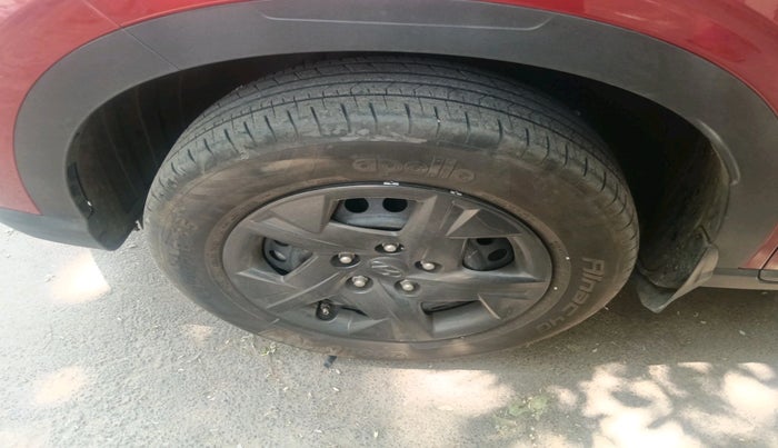 2023 Hyundai VENUE S 1.2, Petrol, Manual, 12,652 km, tyre