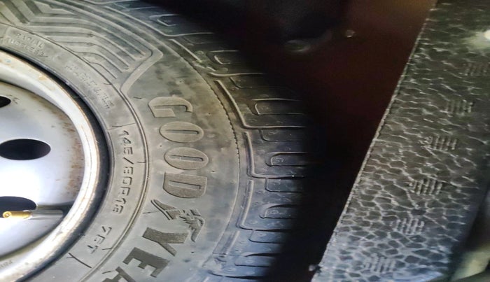 2011 Maruti Wagon R 1.0 LXI, Petrol, Manual, 70,273 km, tyre