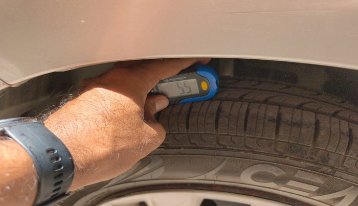 2022 Maruti Swift VXI, Petrol, Manual, 70,397 km, tyre