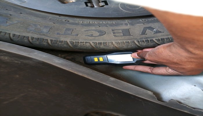 2011 Hyundai i10 MAGNA 1.2, Petrol, Manual, 1,01,326 km, tyre