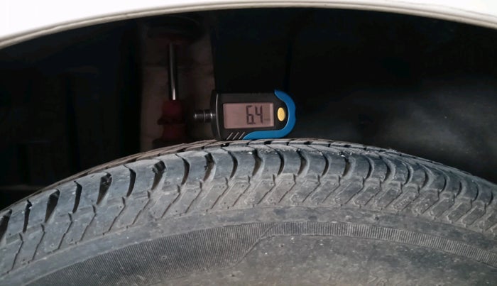 2017 Maruti Swift VXI, Petrol, Manual, 7,821 km, tyre