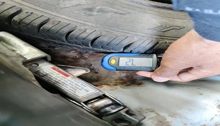 2011 Hyundai Santro Xing GLS, Petrol, Manual, 73,977 km, tyre