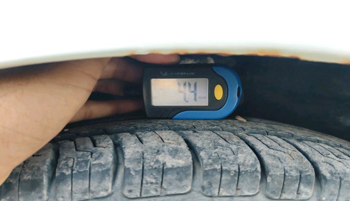 2011 Hyundai Santro Xing GLS, Petrol, Manual, 73,977 km, tyre