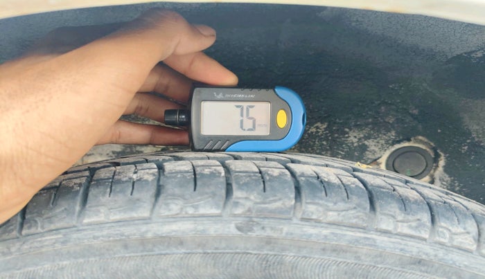 2011 Hyundai Santro Xing GLS, Petrol, Manual, 73,977 km, tyre