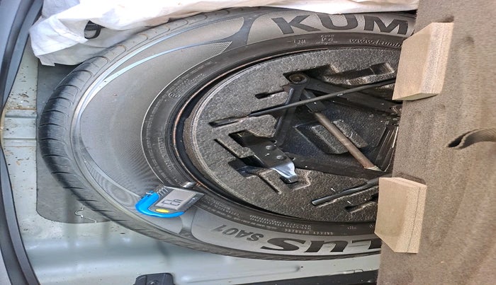 2017 Hyundai Creta SX PLUS 1.6 PETROL, Petrol, Manual, 1,06,593 km, tyre