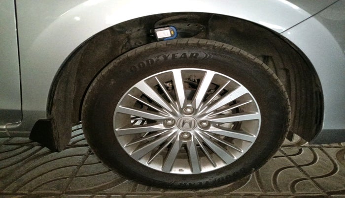 2025 Honda Amaze 1.2L I-VTEC VX, Petrol, Manual, 2,110 km, tyre