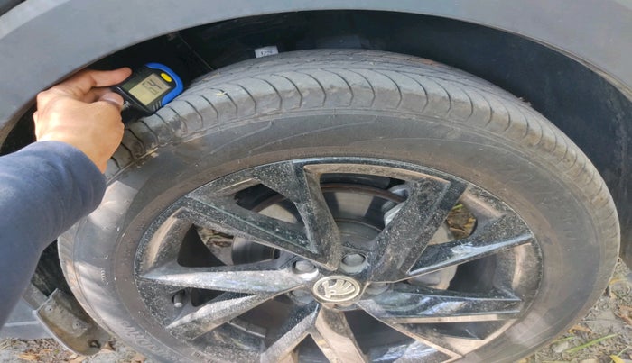 2025 Skoda KUSHAQ AMBITION 1.0L TSI AT, Petrol, Automatic, 1,619 km, tyre