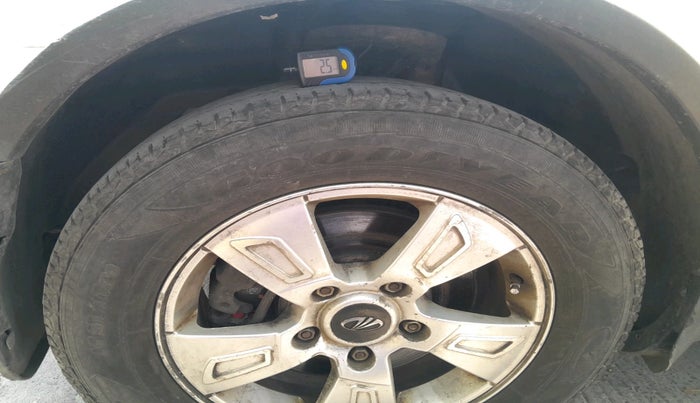 2012 Mahindra XUV500 W8, Diesel, Manual, 2,29,484 km, tyre