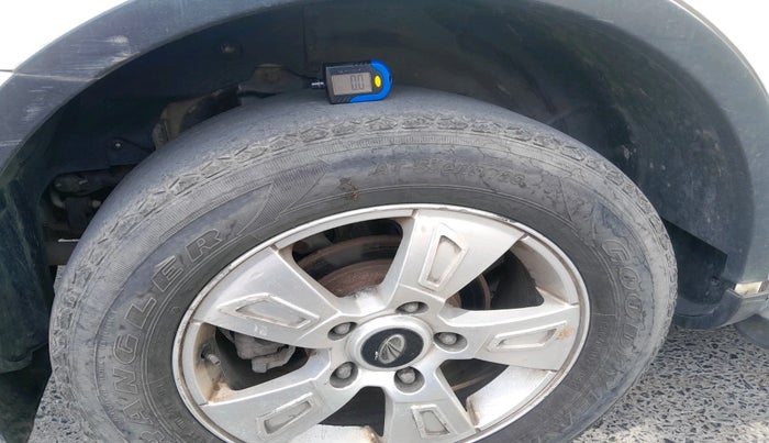 2012 Mahindra XUV500 W8, Diesel, Manual, 2,29,484 km, tyre