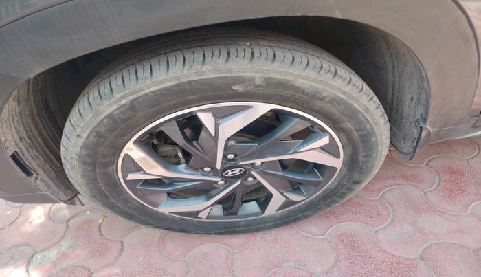 2021 Hyundai Creta SX (O) AT 1.5 DIESEL, Diesel, Automatic, 1,05,129 km, tyre