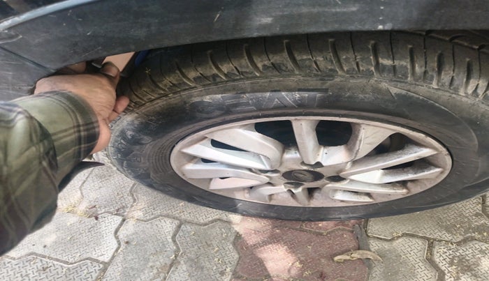 2017 Mahindra Kuv100 K6 D 6 STR, Diesel, Manual, 1,06,353 km, tyre