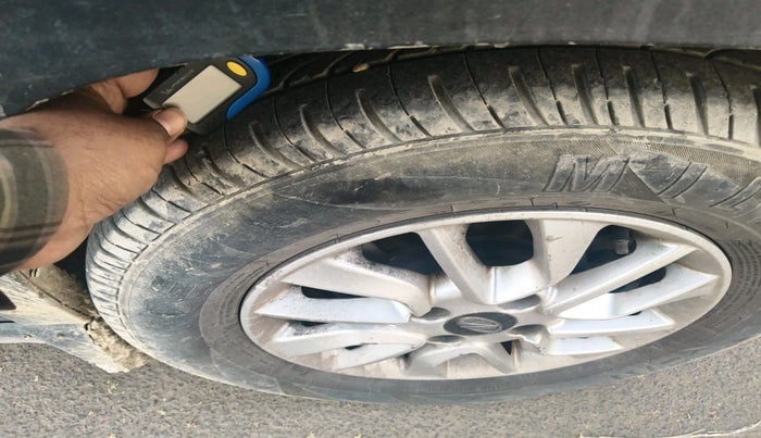 2017 Mahindra Kuv100 K6 D 6 STR, Diesel, Manual, 1,06,353 km, tyre