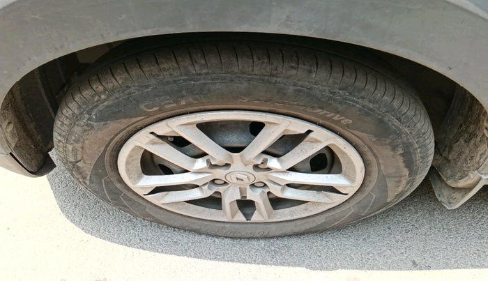 2020 Renault TRIBER RXL AMT, Petrol, Automatic, 56,353 km, tyre