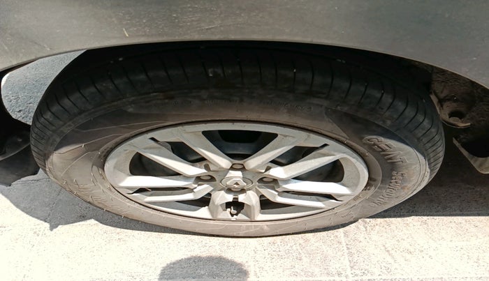 2020 Renault TRIBER RXL AMT, Petrol, Automatic, 56,353 km, tyre