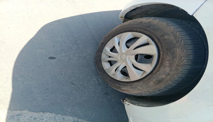 2019 Maruti Swift VXI, CNG, Manual, 72,325 km, tyre